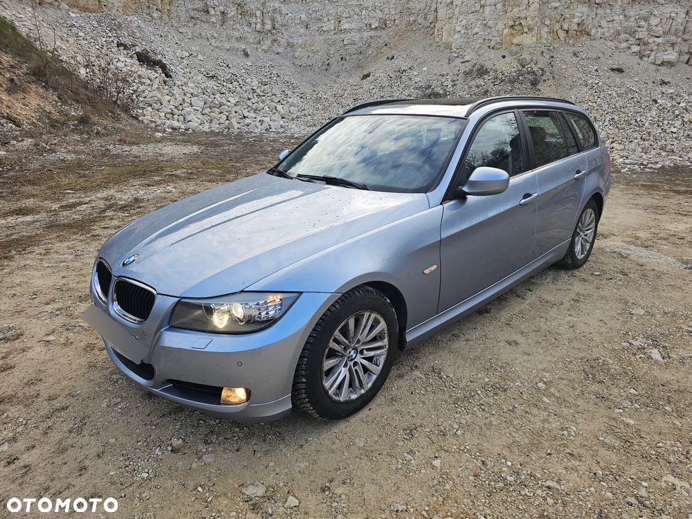 BMW Seria 3 318i Touring - 1