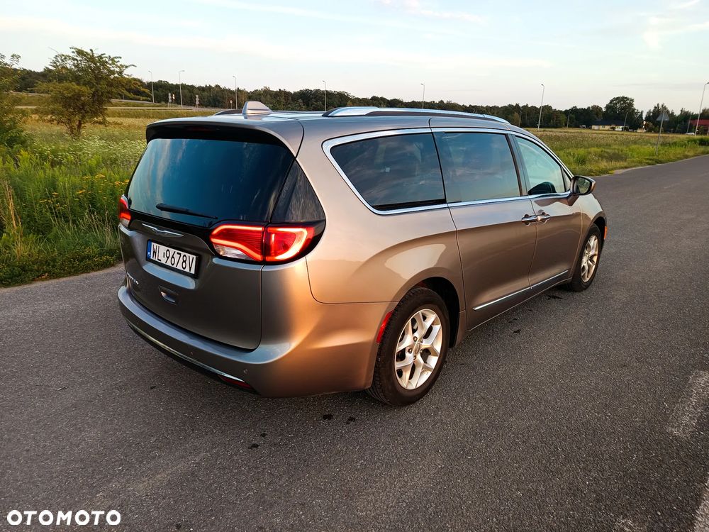 Chrysler Pacifica - 8