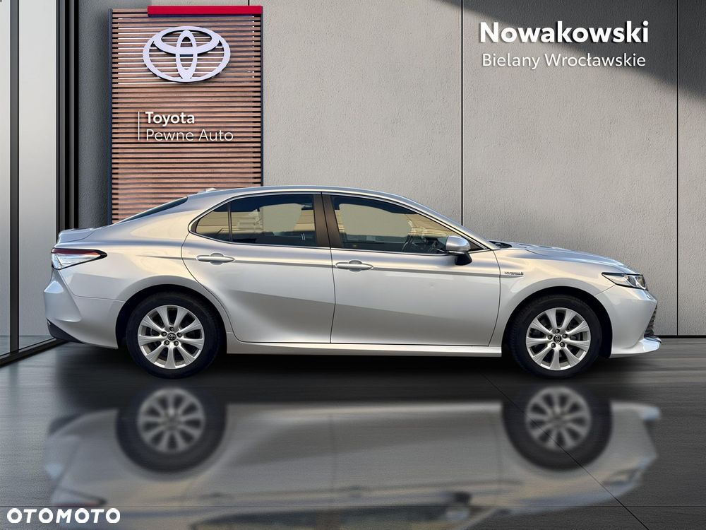 Toyota Camry 2.5 Hybrid Comfort CVT - 27