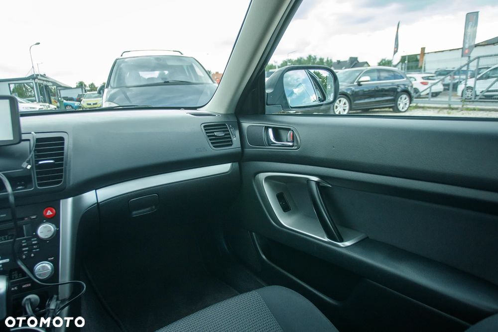 Subaru Legacy Kombi 3.0R Automatik - 30