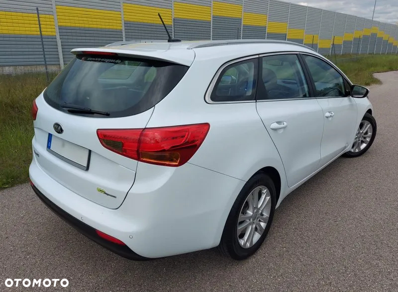 Kia Ceed - 10
