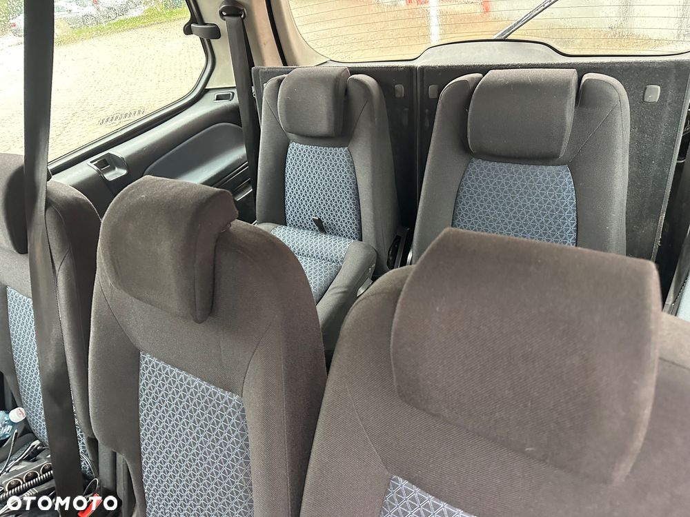 Ford Galaxy - 12