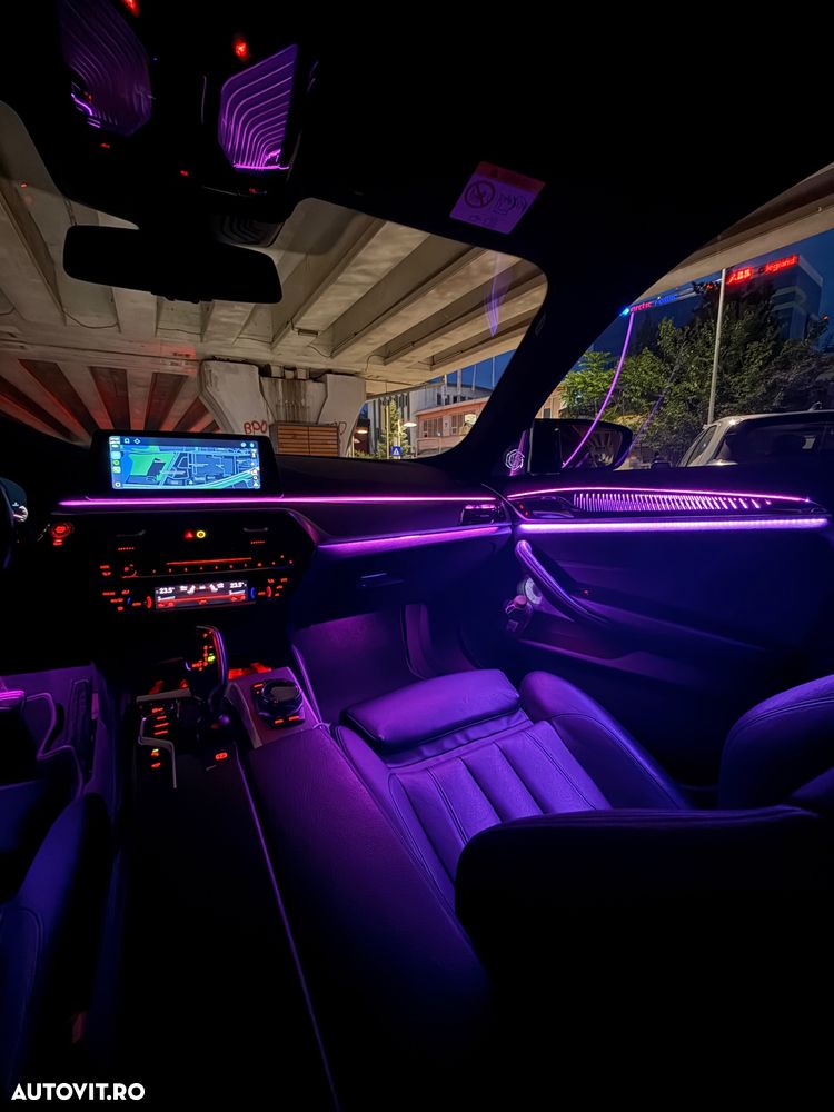 BMW Seria 5 530d xDrive AT - 32