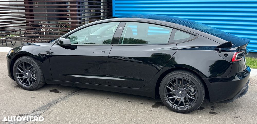 Tesla Model 3 - 3
