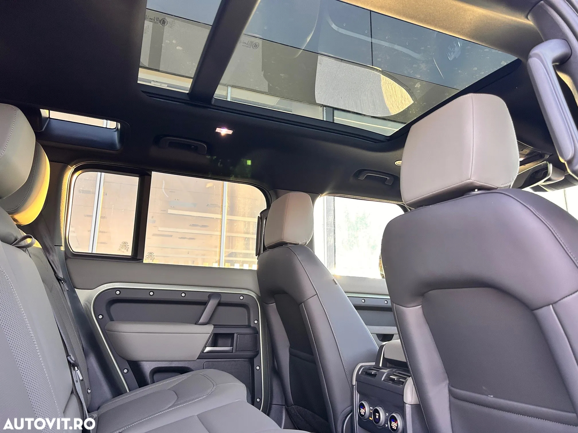 Land Rover Defender 110 3.0D 250 MHEV X-Dynamic SE - 9