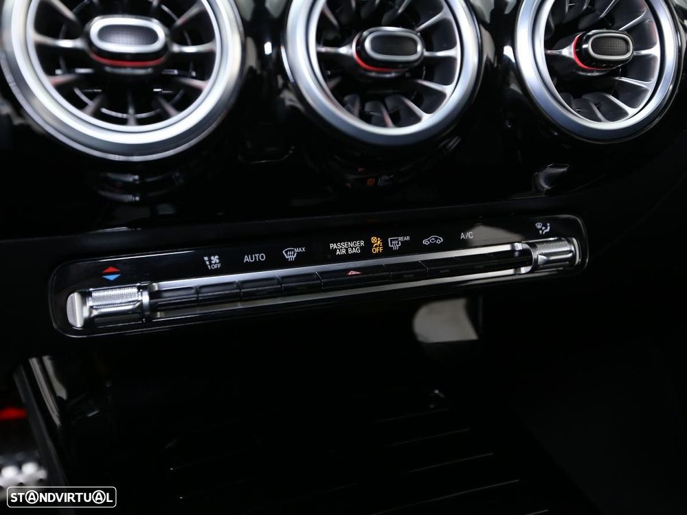 Mercedes-Benz A 180 Limousine 7G-DCT AMG Line - 24