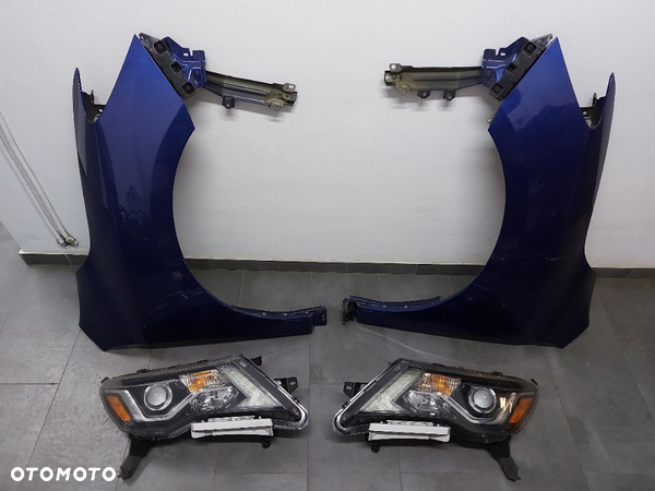 Nissan Pathfander R52 USA lampa przód lewa prawa