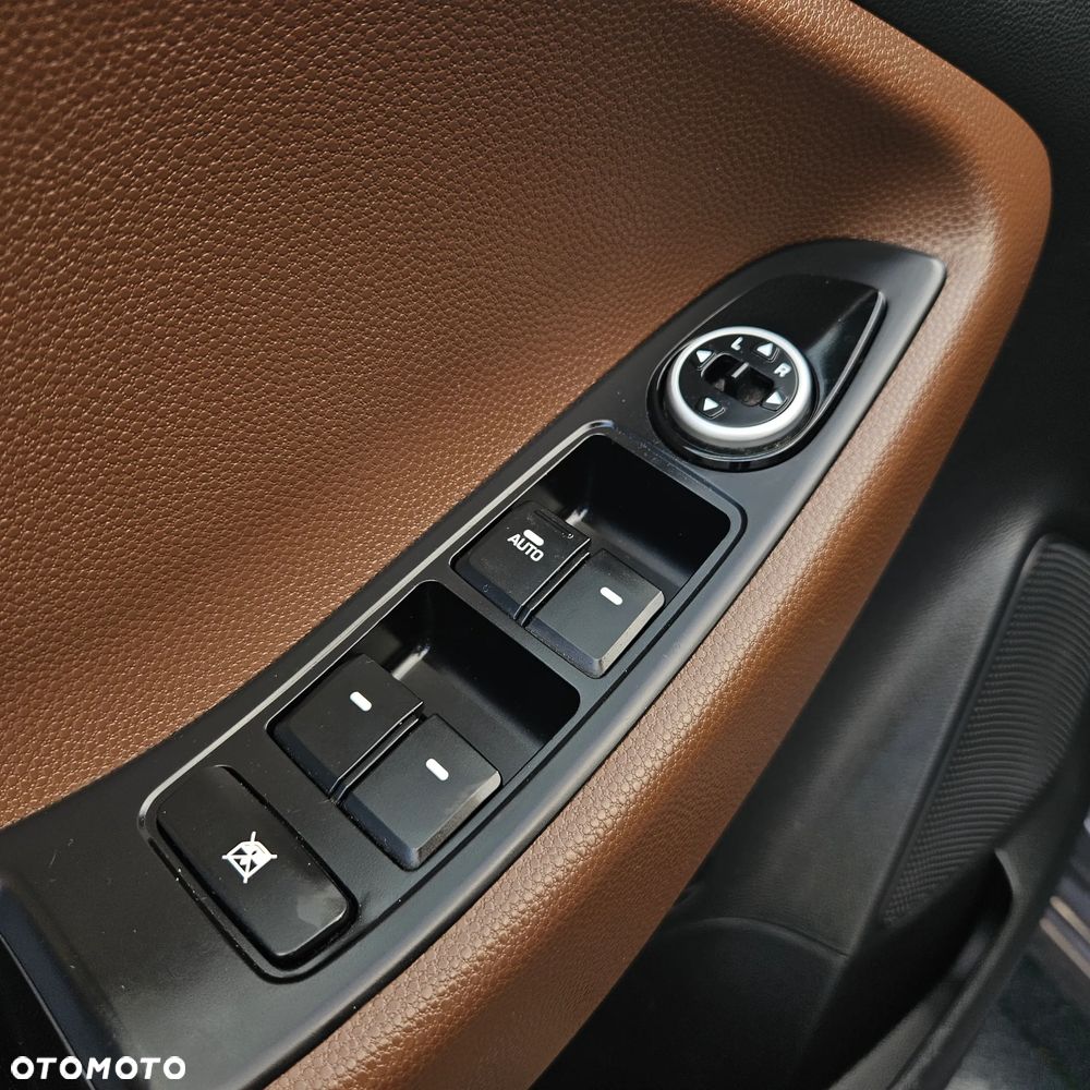 Hyundai i20 - 24