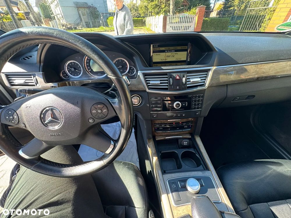 Mercedes-Benz Klasa E 350 CDI DPF BlueEFFICIENCY 7G-TRONIC Elegance - 16