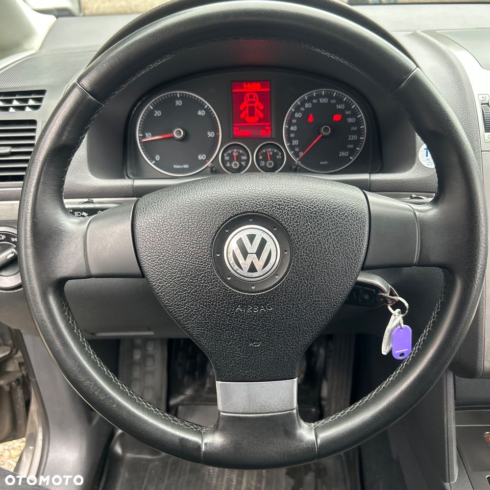 Volkswagen Touran 2.0 TDI DPF Highline - 22