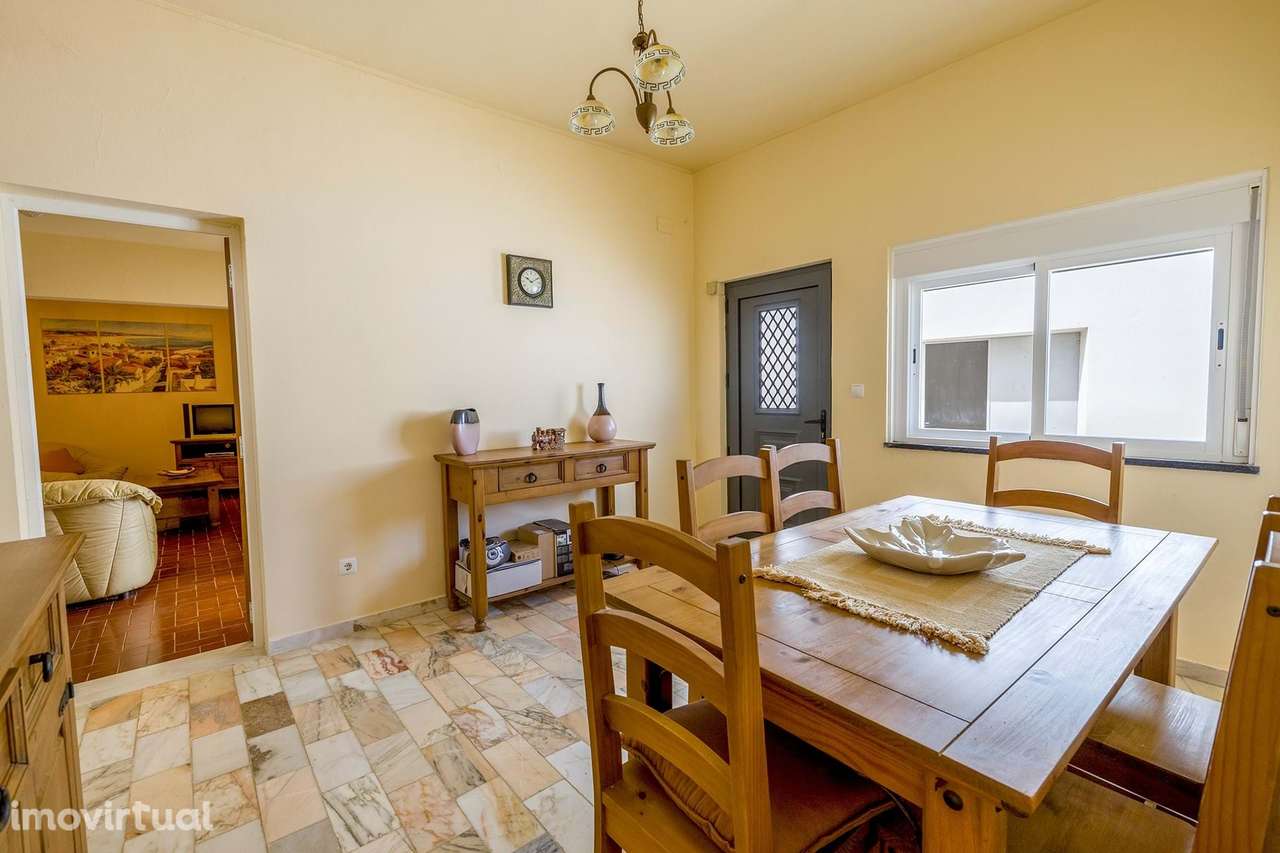 MORADIA TIPICA  GEMINADA  COM 2+1 QUARTOS  E TERRAÇOS NO CENTRO DE ESP - Grande imagem: 2/32