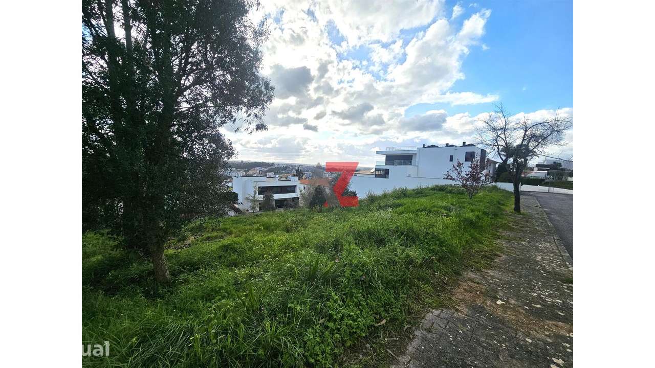 LOTE DE TERRENO EM ZONA NOBRE DE LEIRIA - Grande imagem: 3/9