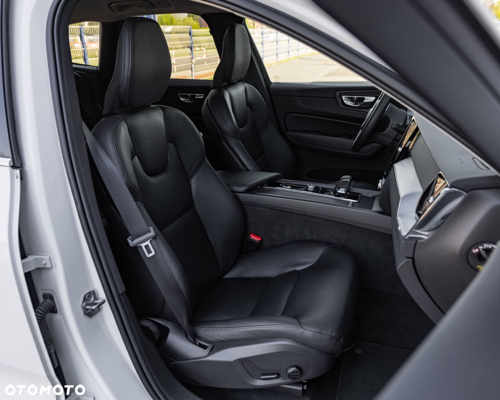 Volvo XC 60 B4 D Geartronic Momentum Pro - 33