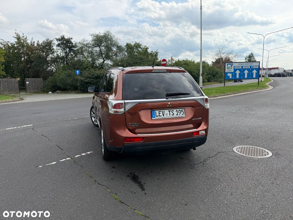 Mitsubishi Outlander - 8