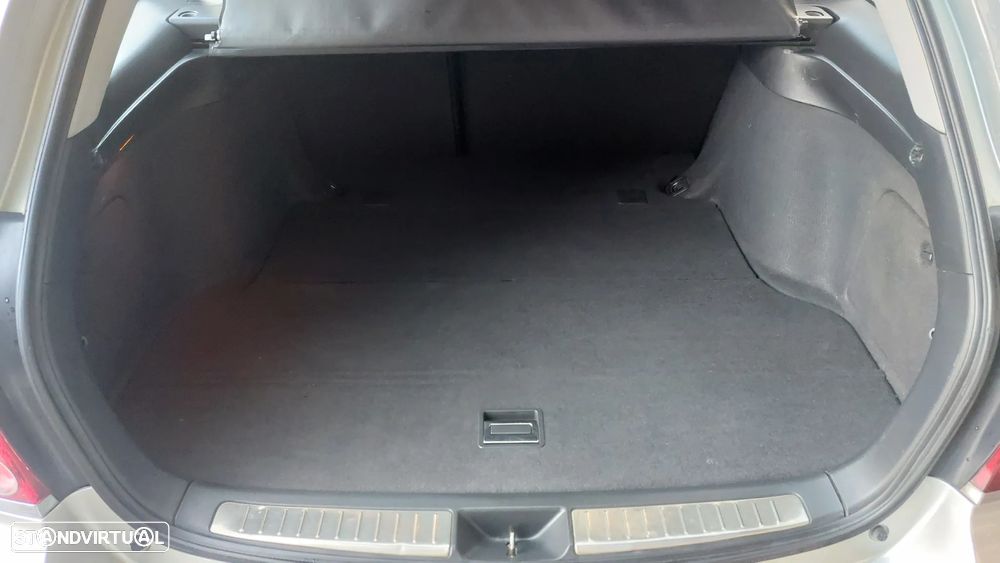 Toyota Avensis SW 2.0 D-4D Sol - 10