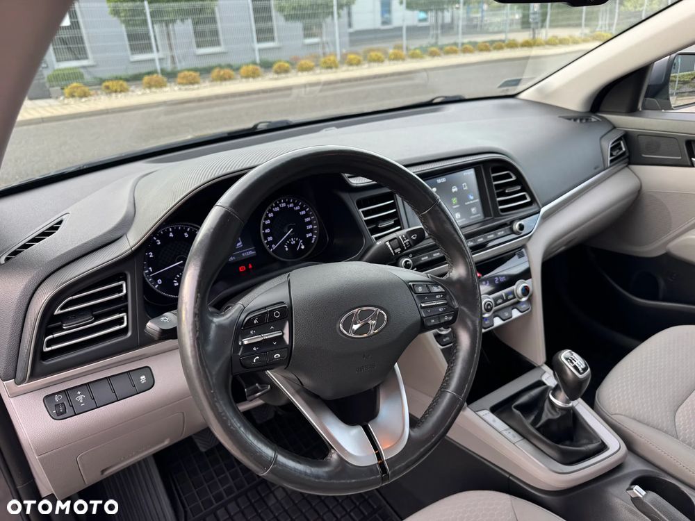 Hyundai Elantra - 15