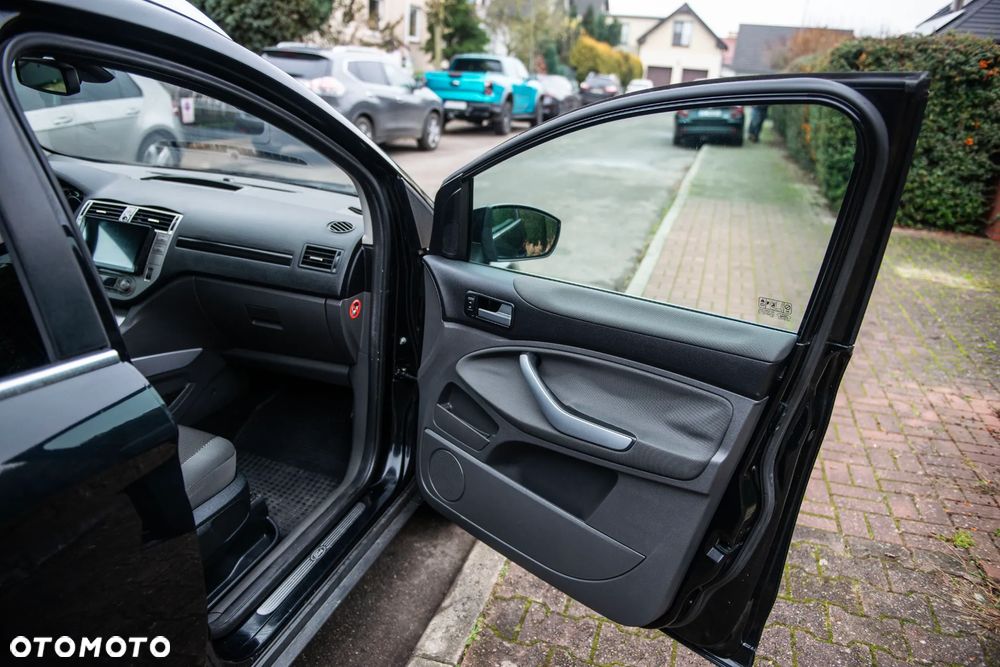 Ford Kuga 2.0 TDCi 4x4 Titanium - 26