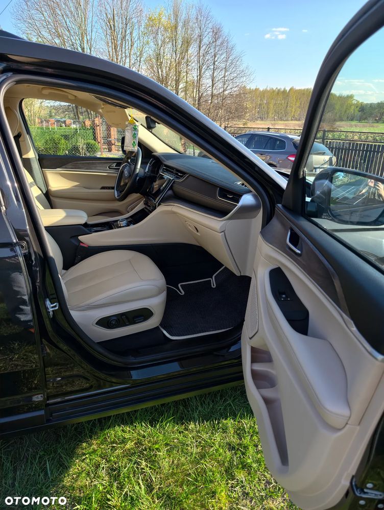 Jeep Grand Cherokee - 22