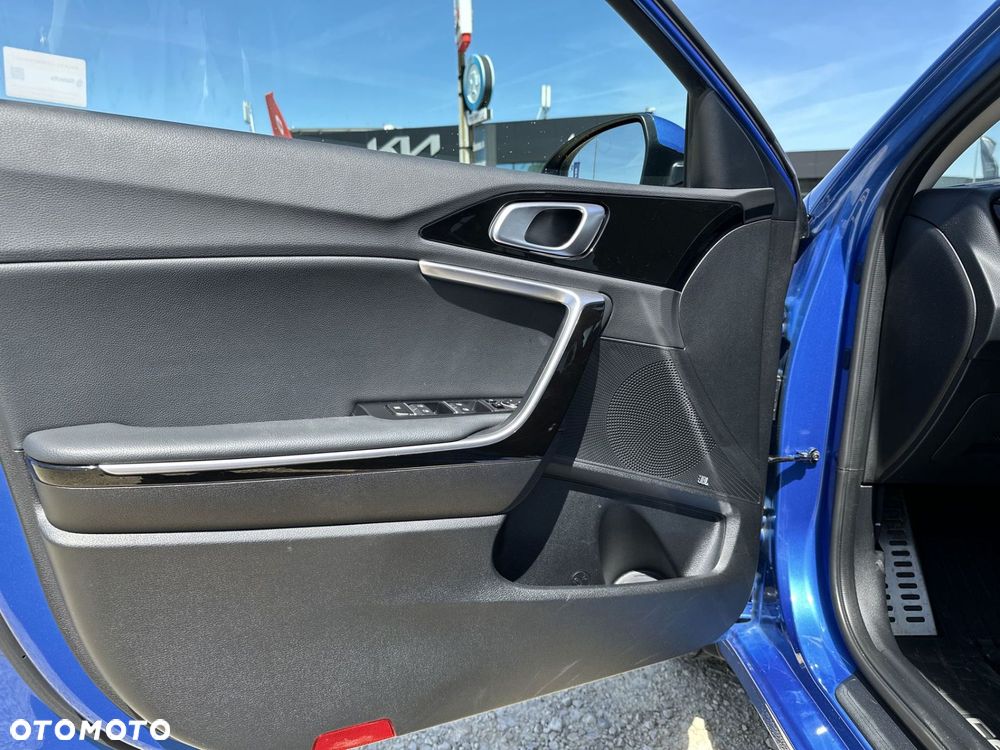 Kia Ceed - 10