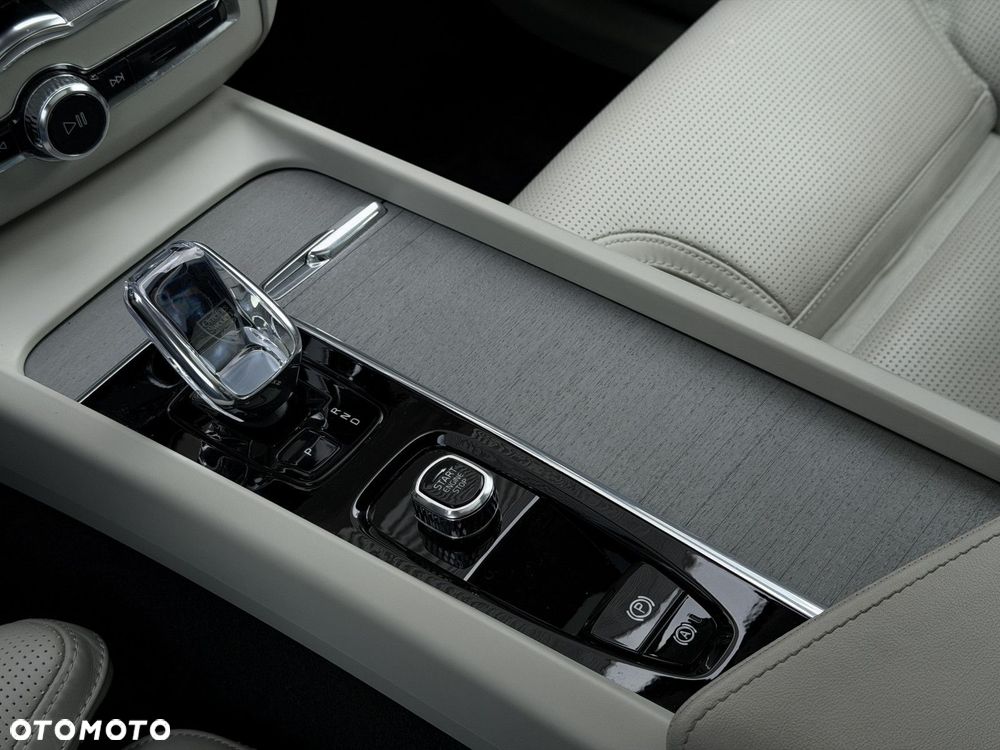 Volvo XC 60 - 24