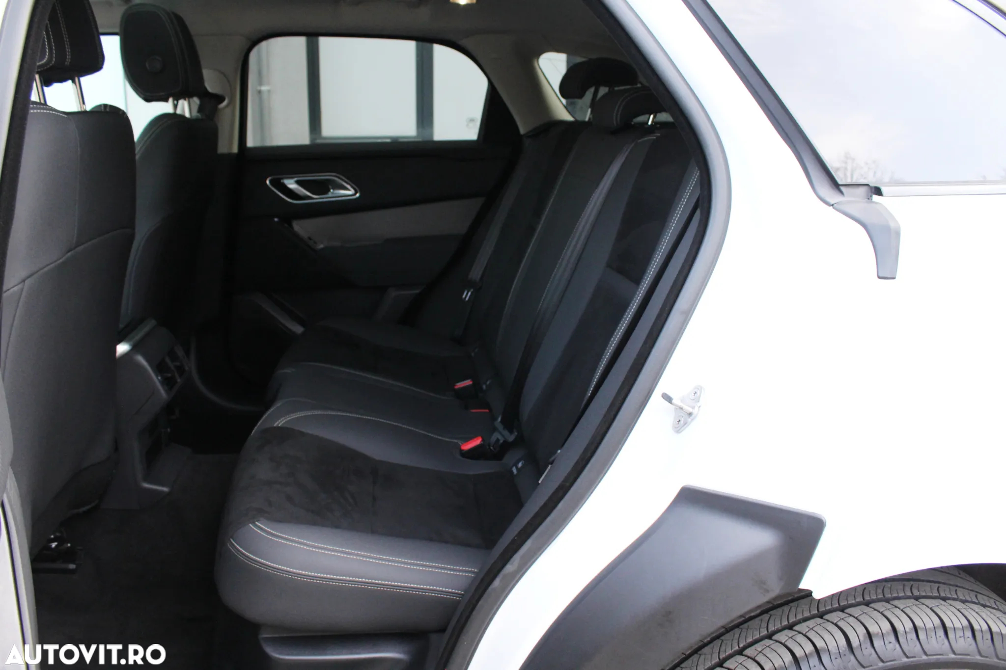 Land Rover Range Rover Velar 2.0 R-Dynamic HSE - 12