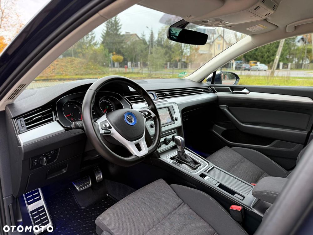 Volkswagen Passat - 21