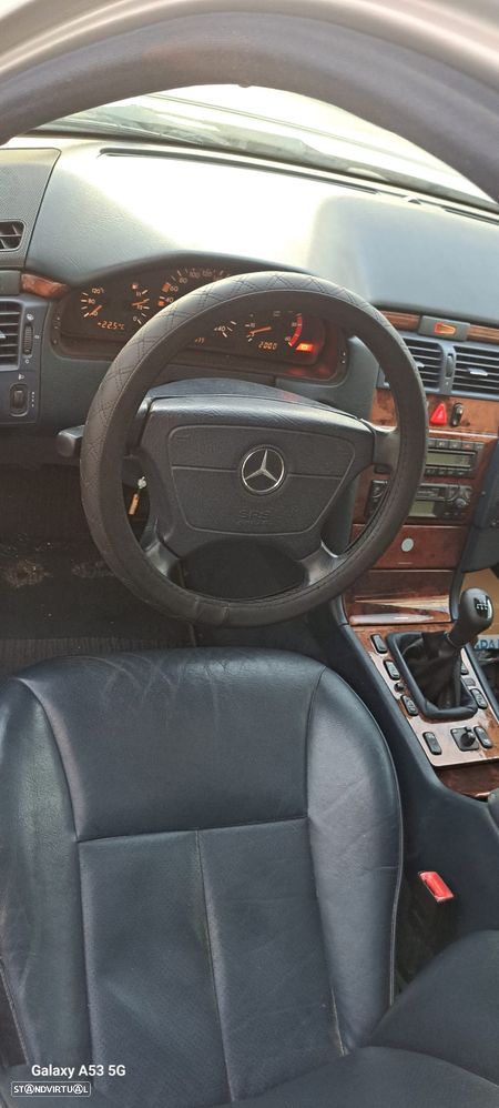 Mercedes-Benz E 220 CDI Elegance - 4