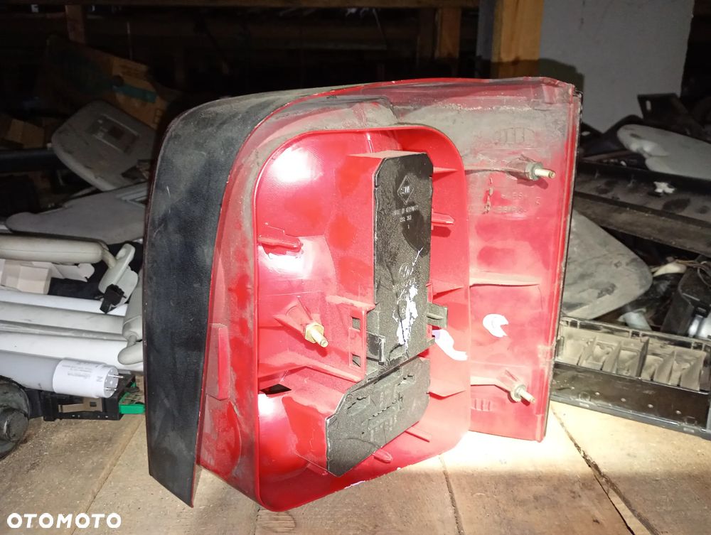 Volkswagen Passat B5 kombi 96-00 lampa tyl - 4