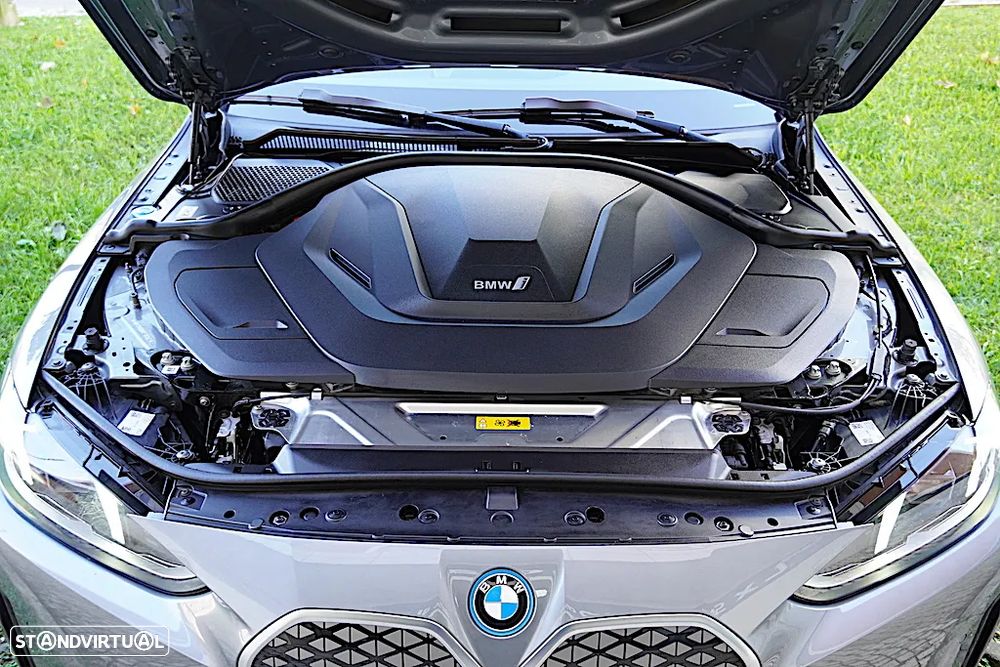 BMW i4 eDrive40 - 41