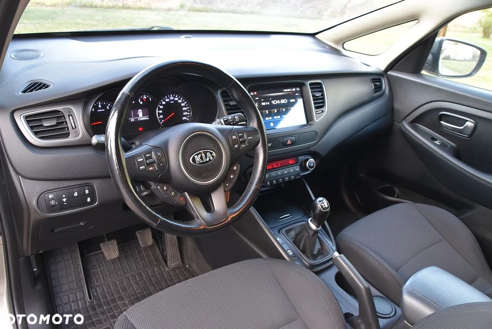 Kia Carens - 21