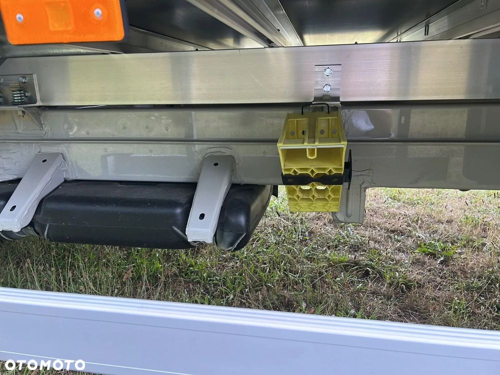 Volkswagen Crafter KONTENER MEBLOWY+WINDA/AUTOMAT/35 Podwozie z pojedynczą kabiną 2,0 l 163 KM manual r. o.: 4490 mm - 36
