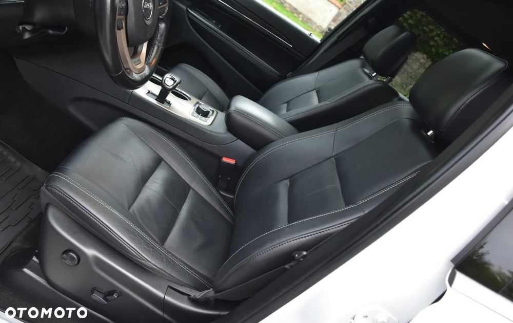 Jeep Grand Cherokee - 23