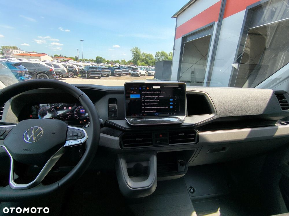 Volkswagen Crafter 2,0 l EURO VI SCR 163 KM / skrzynia biegów: Przedni napęd automatyczna 8-biegowa rozstaw osi: 4490 mm - 17