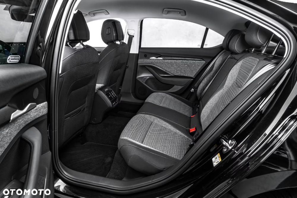 Skoda Superb 2.0 TDI SCR 4x4 Drive DSG - 10