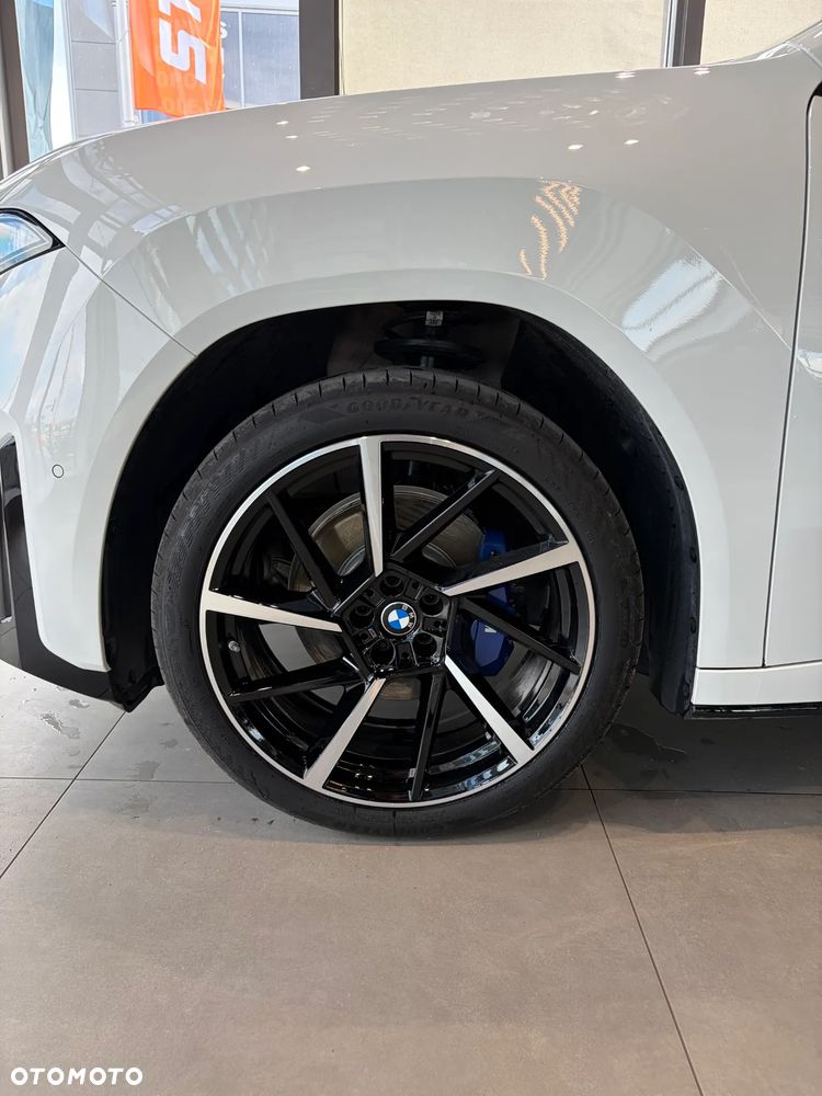 BMW iX3 - 11