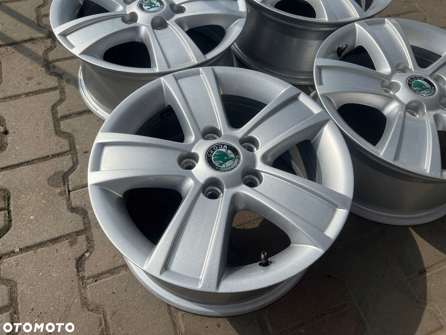 KOMPLET FELG FELGI ALU SKODA 1Z0 FABIA RAPID 15 5X100 ET50 ORYGINALNE - 4