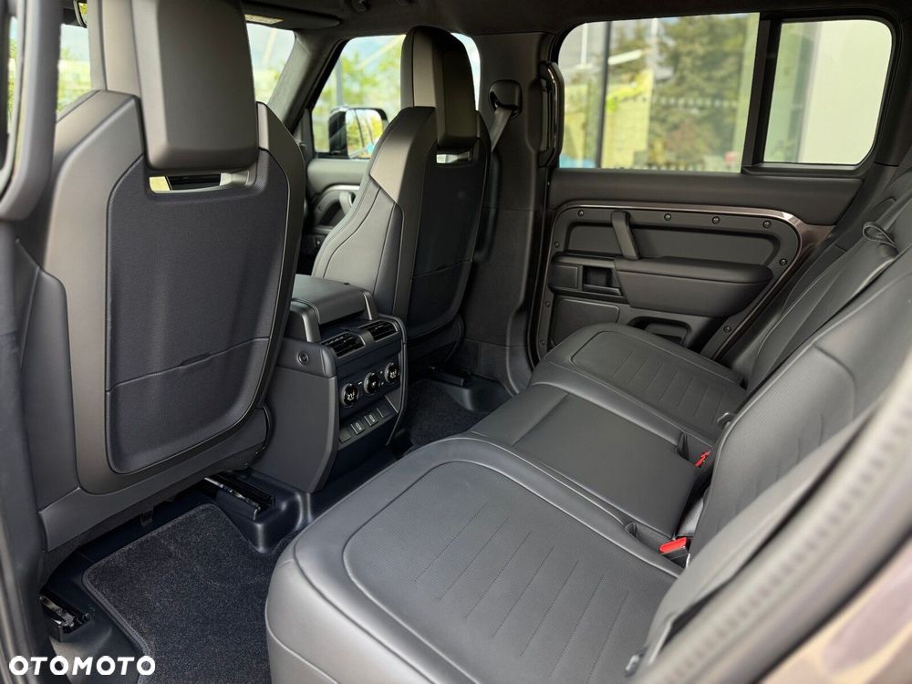 Land Rover Defender - 12