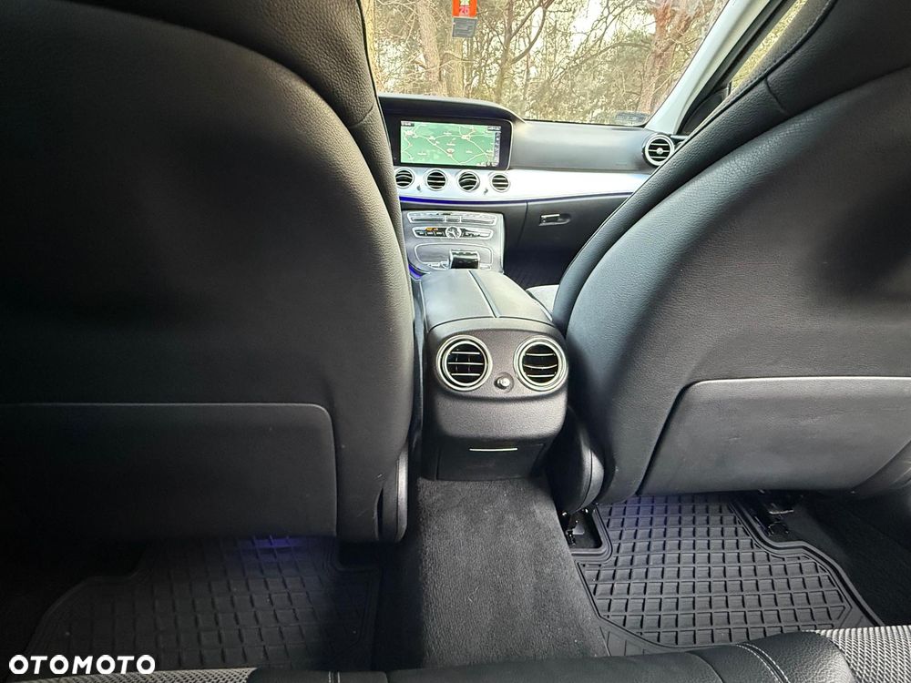 Mercedes-Benz Klasa E 220 d 4Matic 9G-TRONIC - 14