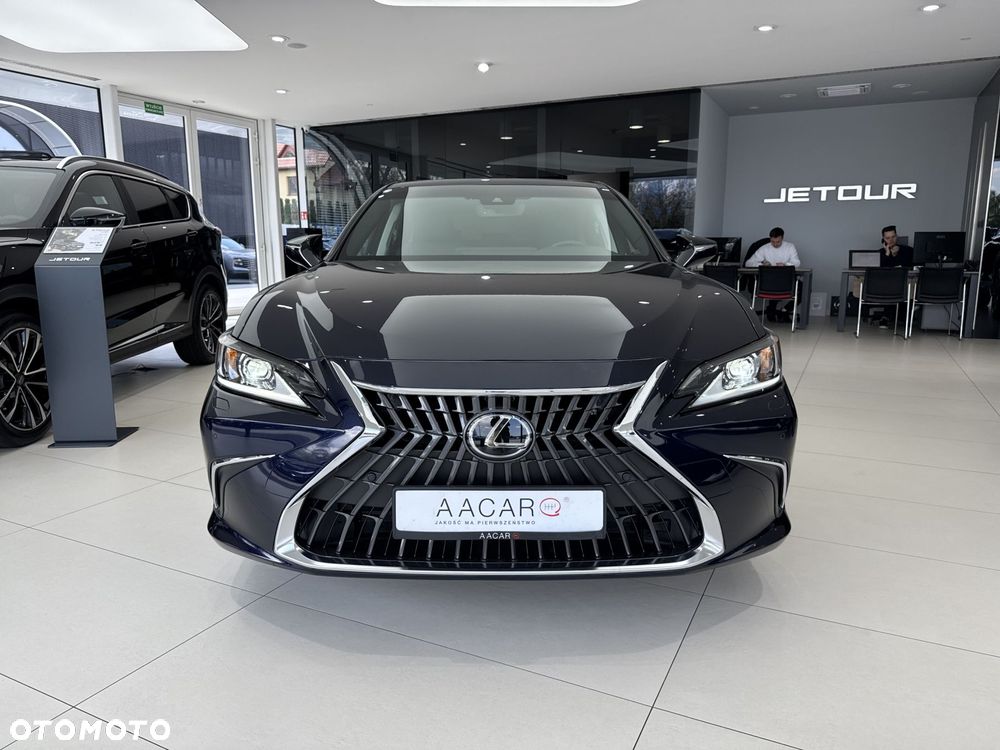 Lexus ES - 7
