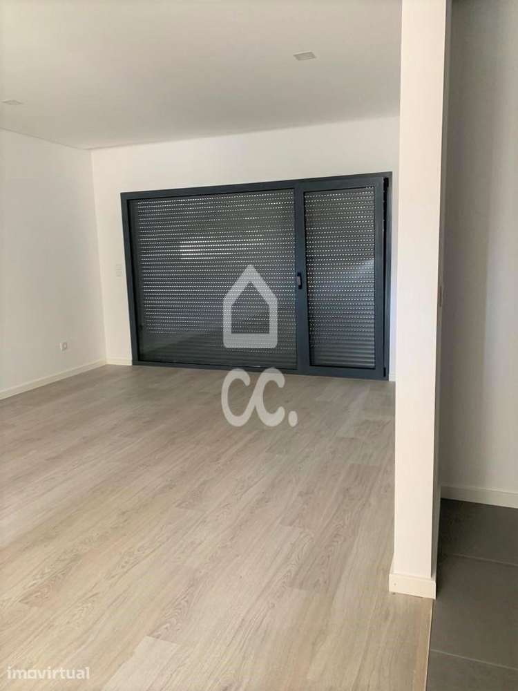 T3 com Parqueamento, a estrear, em zona privilegiada da Margem Sul - Grande imagem: 5/29