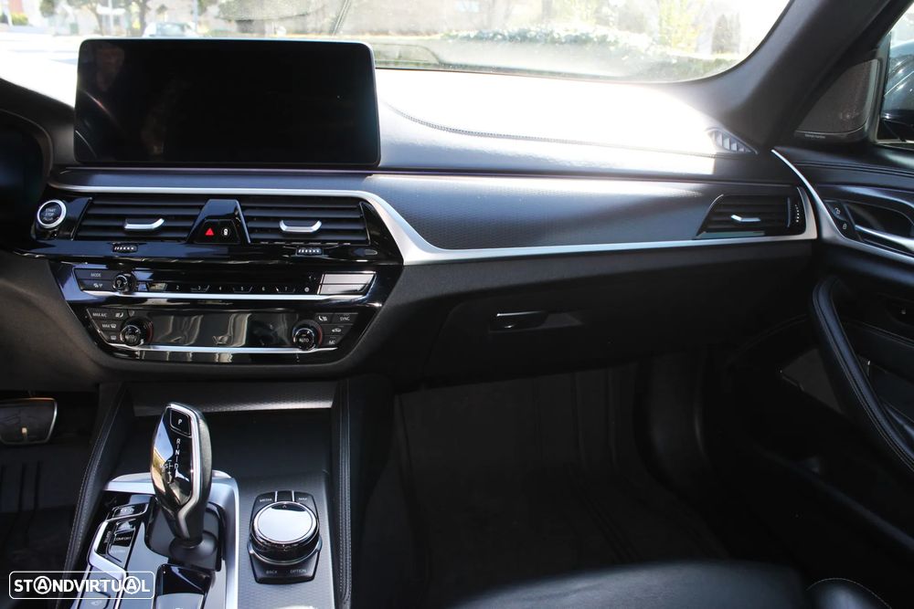 BMW 540 d xDrive Pack Desportivo M Auto - 23