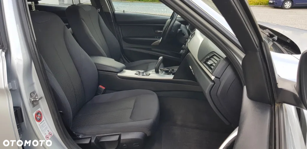 BMW Seria 3 318d DPF Touring Edition Sport - 15