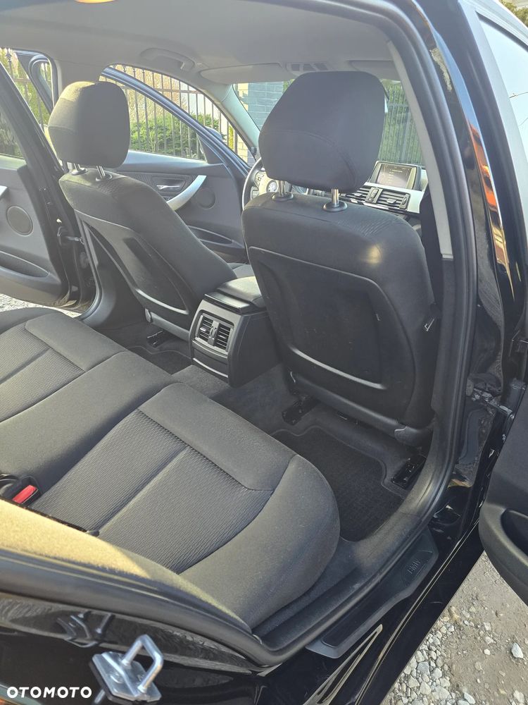 BMW Seria 3 320i xDrive - 14