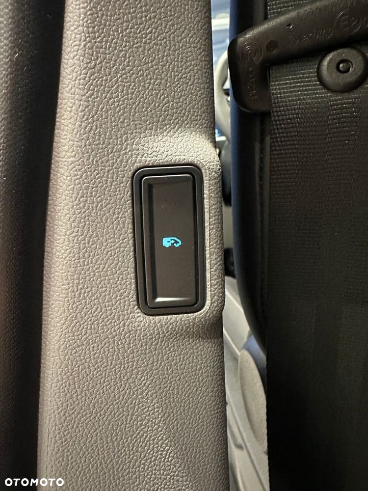 Ford Tourneo Custom - 21