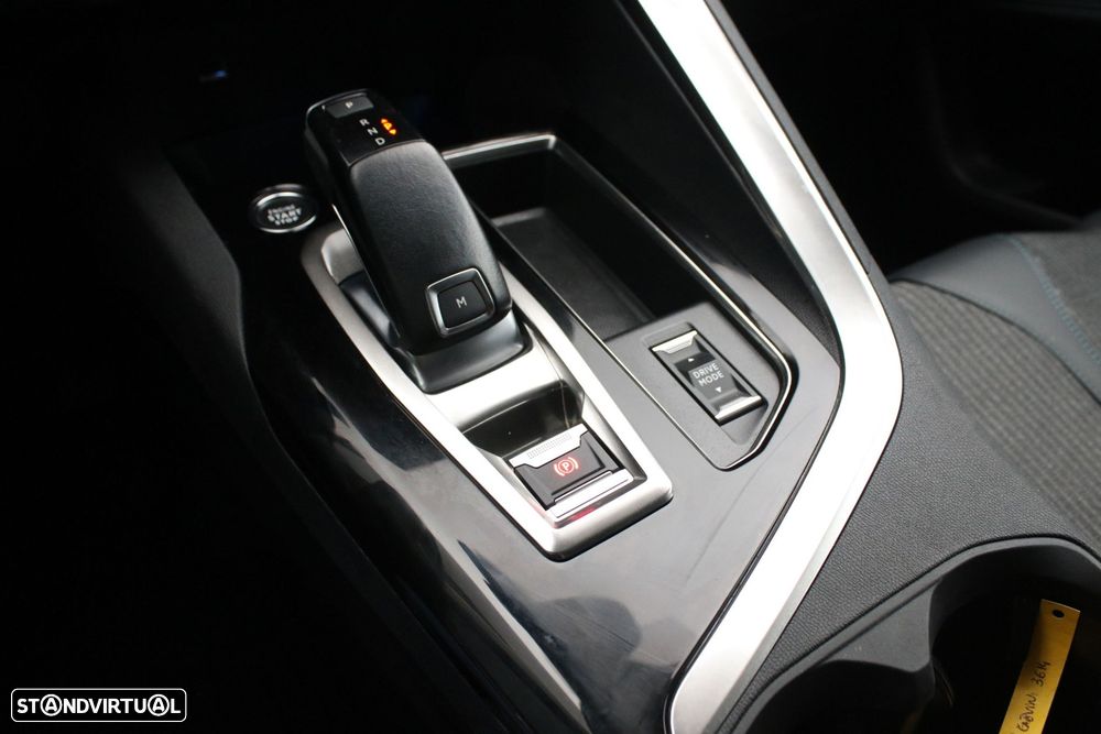 Peugeot 3008 1.2 PureTech Allure Pack EAT8 - 17