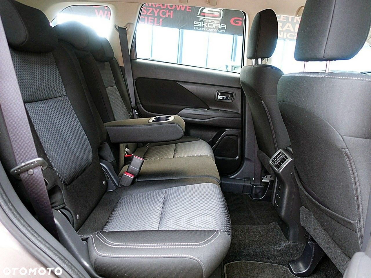 Mitsubishi Outlander - 13