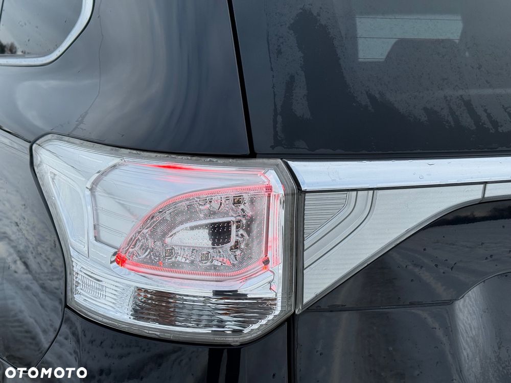 Mitsubishi Outlander 2.0 4WD Top - 29