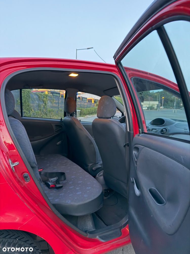 Toyota Yaris 1.0 Base - 8