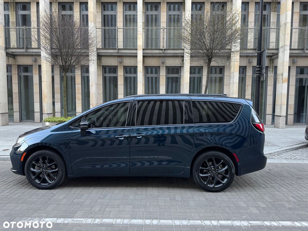 Chrysler Pacifica - 16