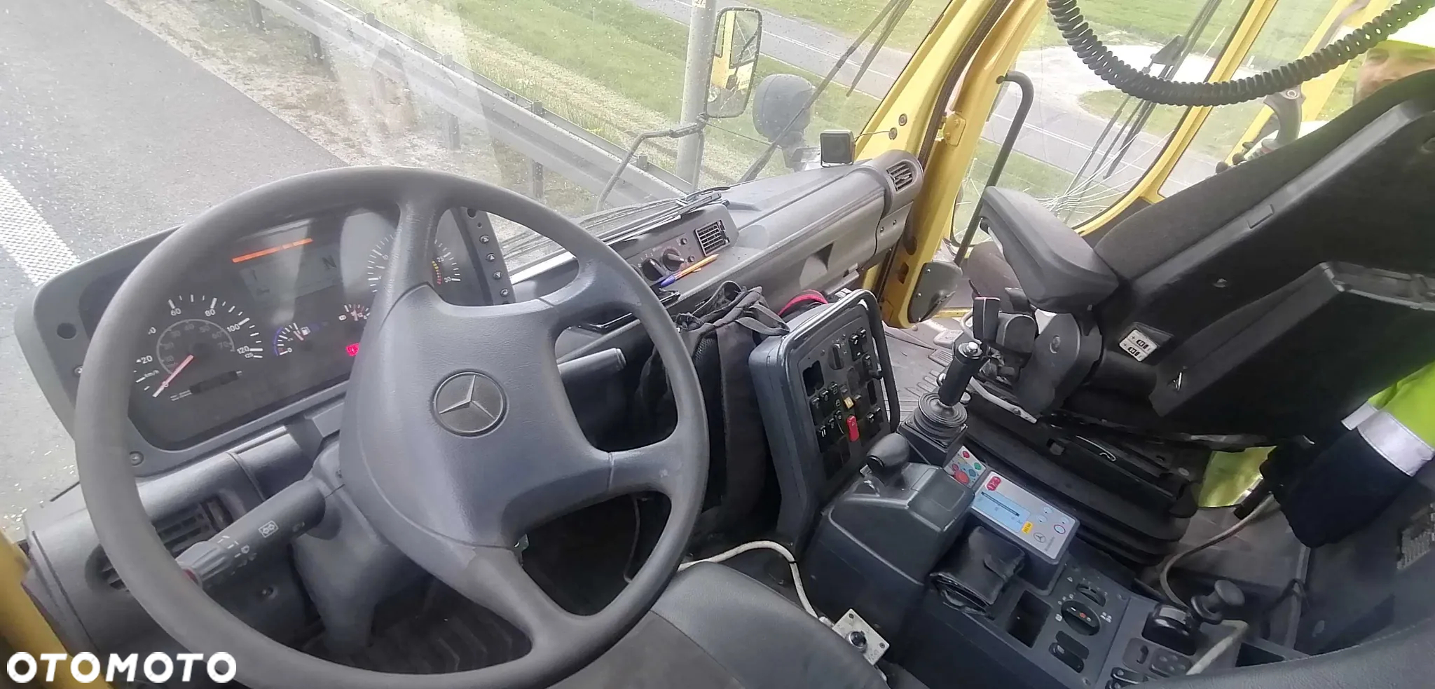 Mercedes-Benz UNIMOG - 6